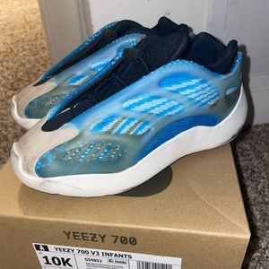 Yeezy 700 toddler